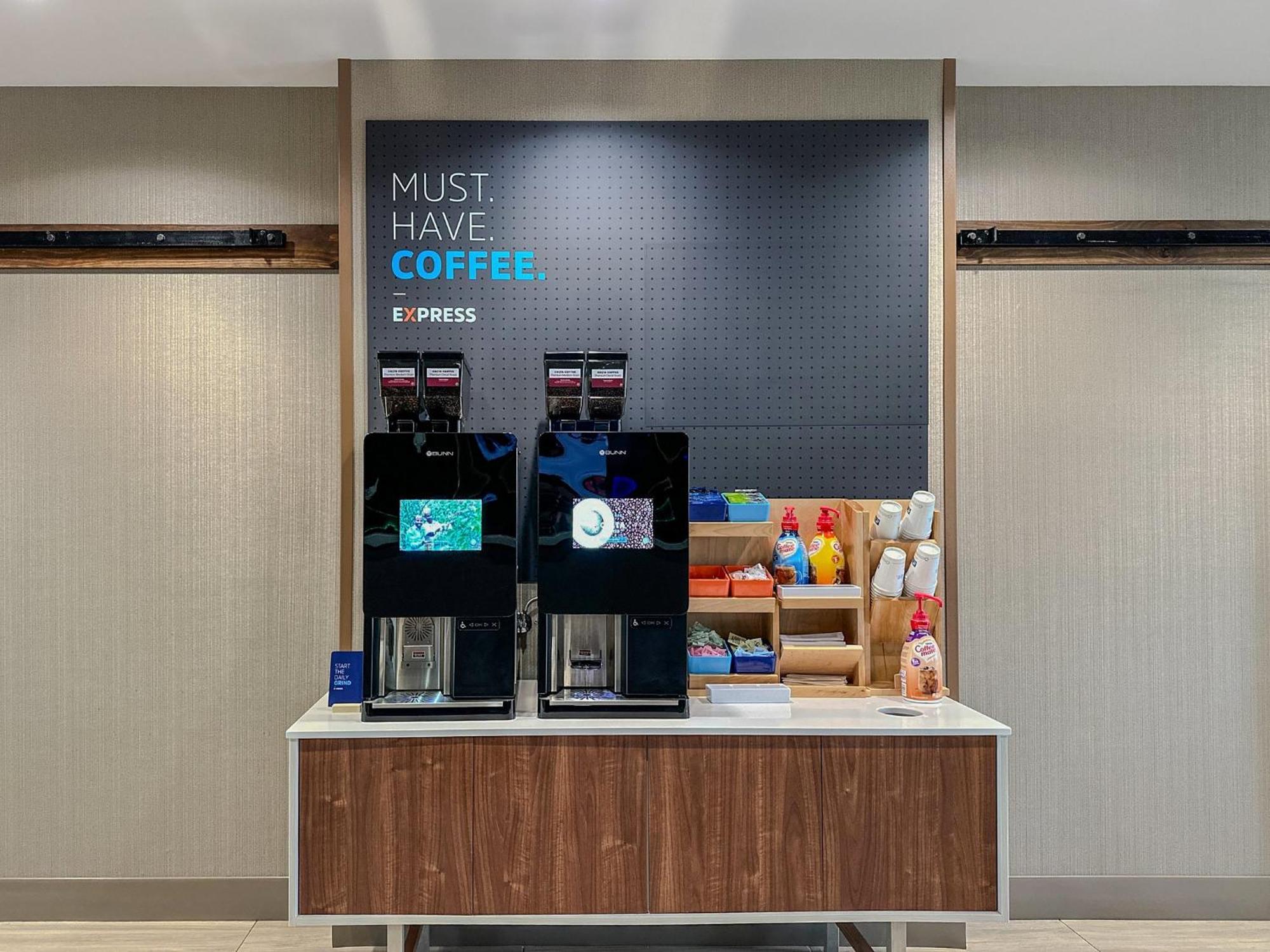 Holiday Inn Express Hotel & Suites East End By Ihg Riverhead Eksteriør billede